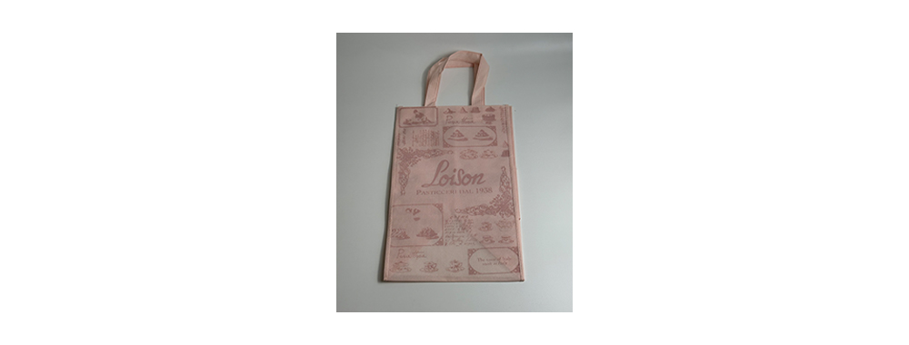Non-woven bag with digitally printed complex gradient and fine details